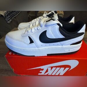 Women’s Nike Gamma Force size 8, white and black